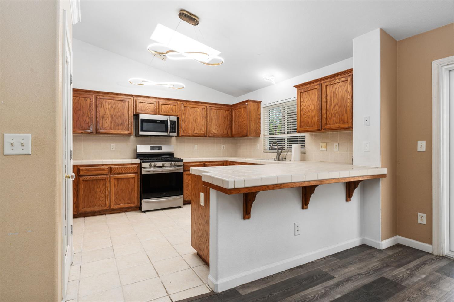 5583 W Floradora Ave, Fresno, CA 93722