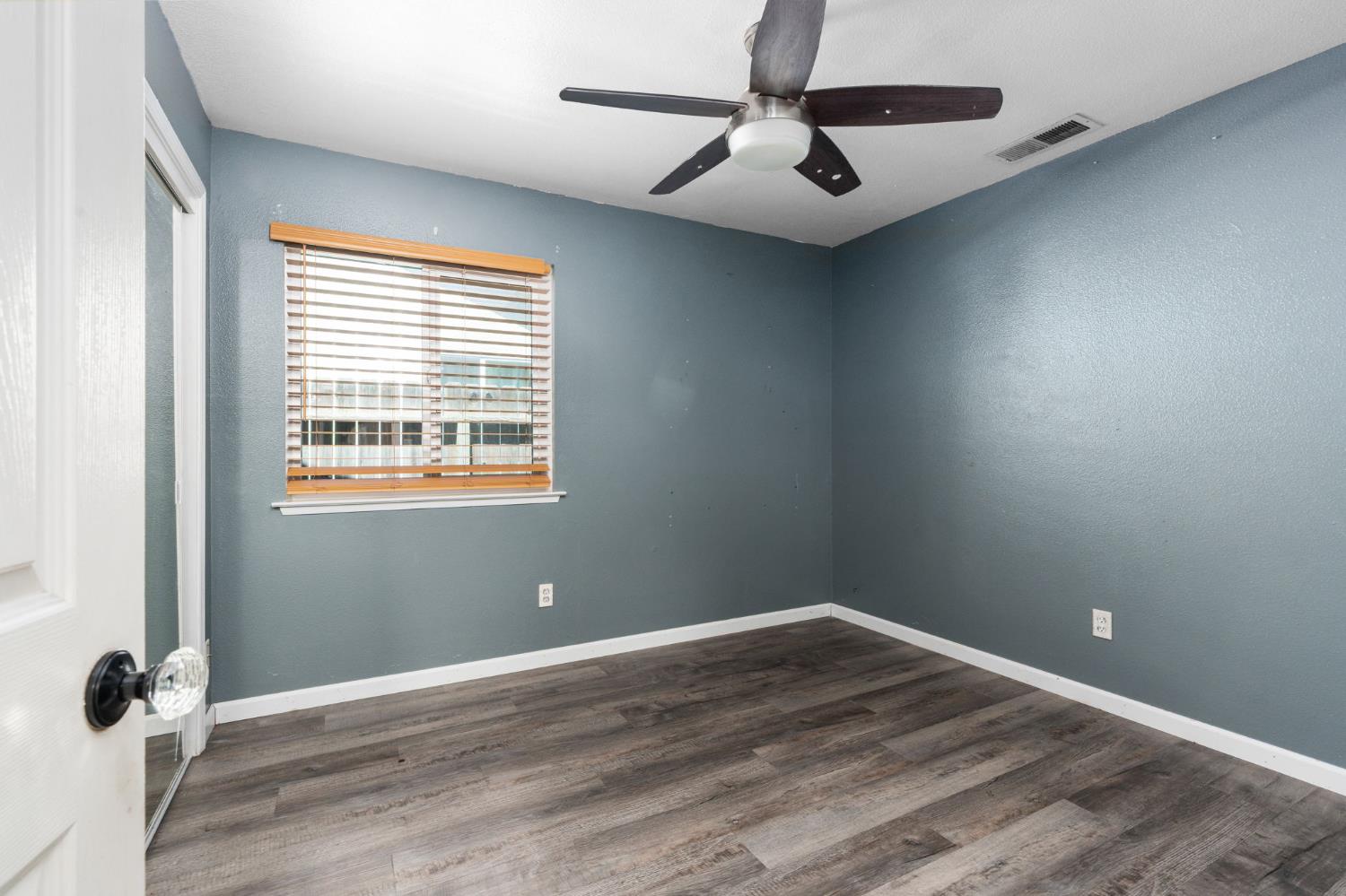 5583 W Floradora Ave, Fresno, CA 93722