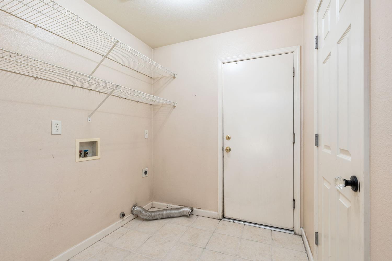 5583 W Floradora Ave, Fresno, CA 93722