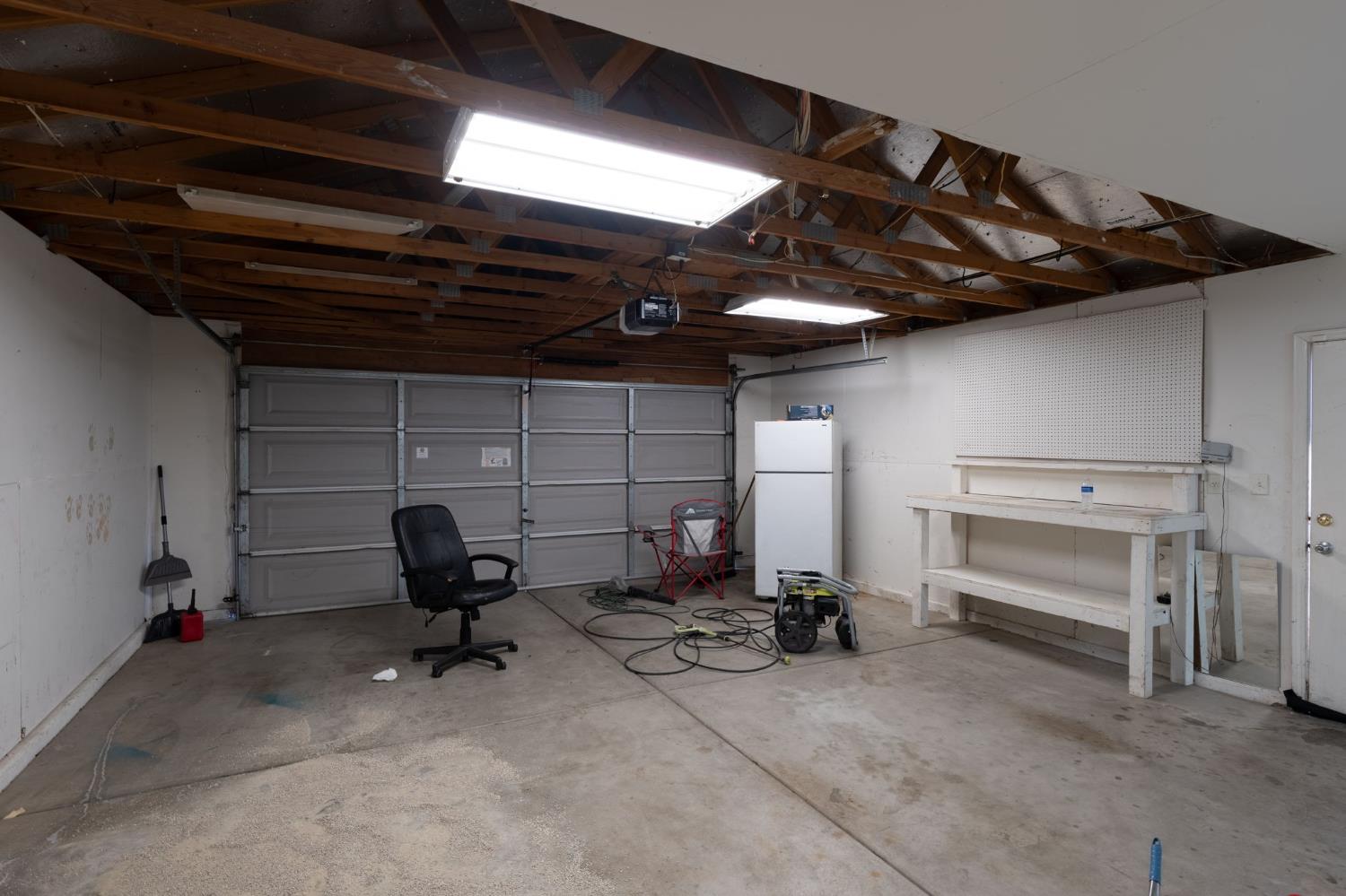 5583 W Floradora Ave, Fresno, CA 93722