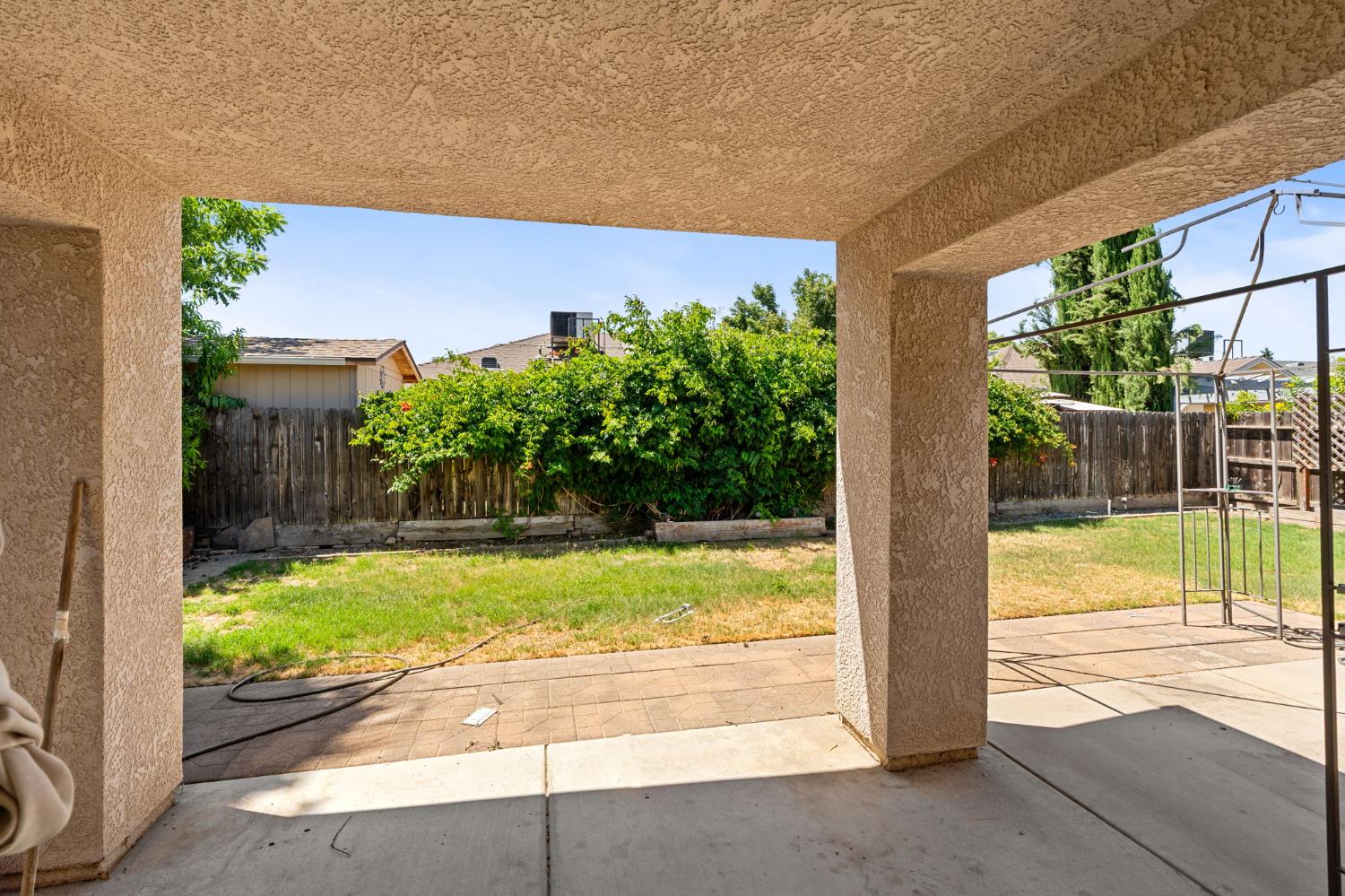 5583 W Floradora Ave, Fresno, CA 93722