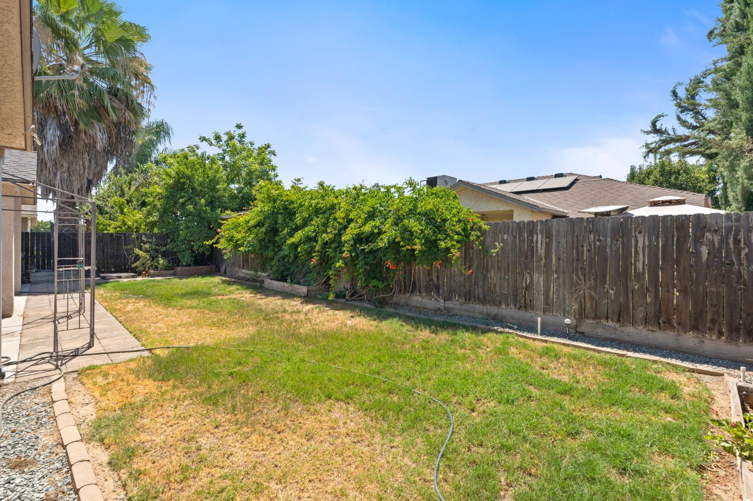 5583 W Floradora Ave, Fresno, CA 93722