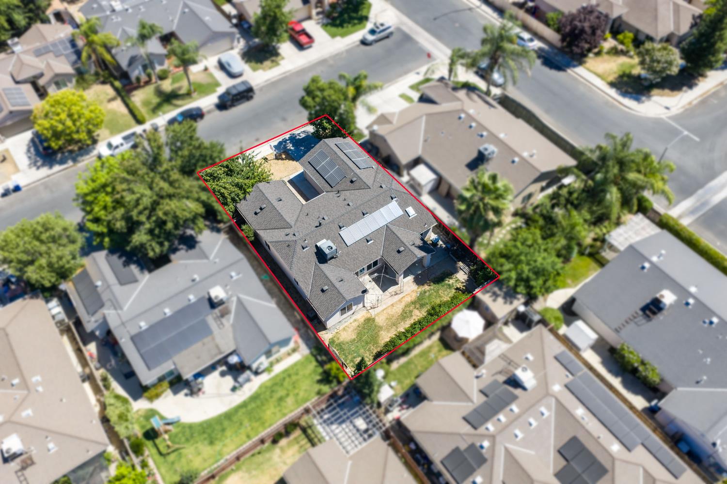 5583 W Floradora Ave, Fresno, CA 93722
