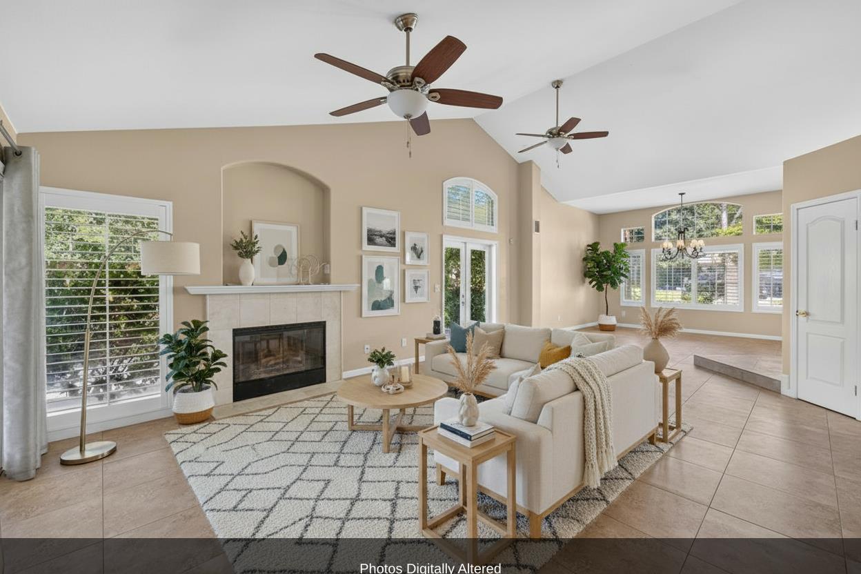 1327 E La France Dr, Fresno, CA 93720