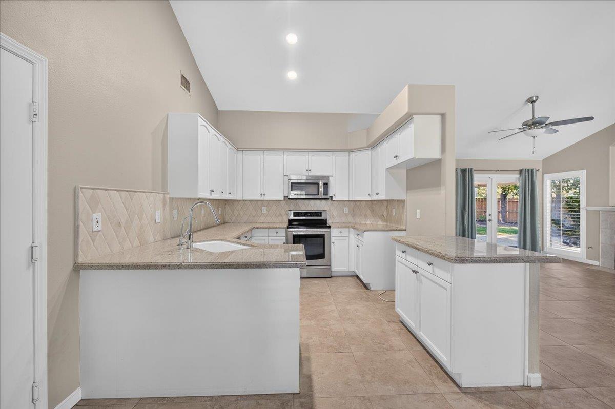 1327 E La France Dr, Fresno, CA 93720