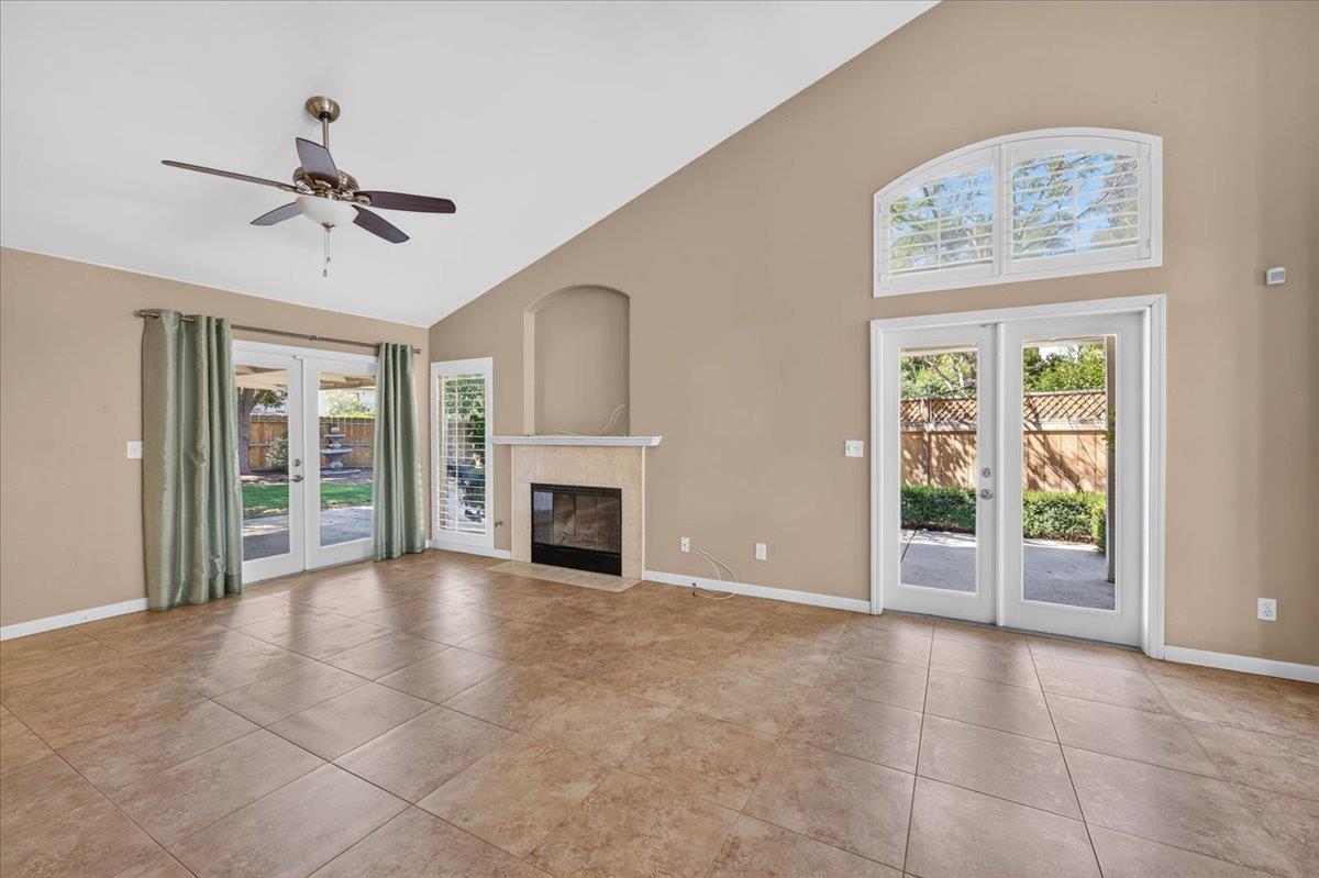 1327 E La France Dr, Fresno, CA 93720