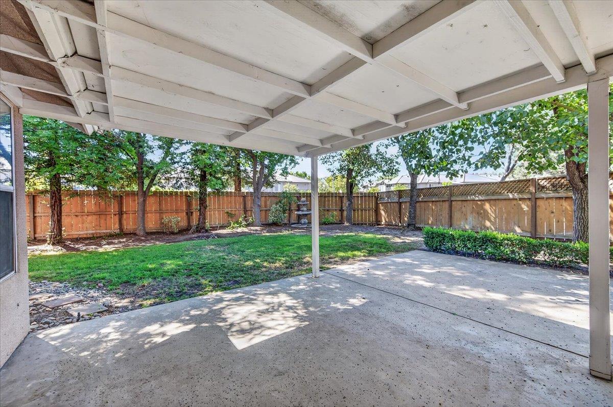 1327 E La France Dr, Fresno, CA 93720