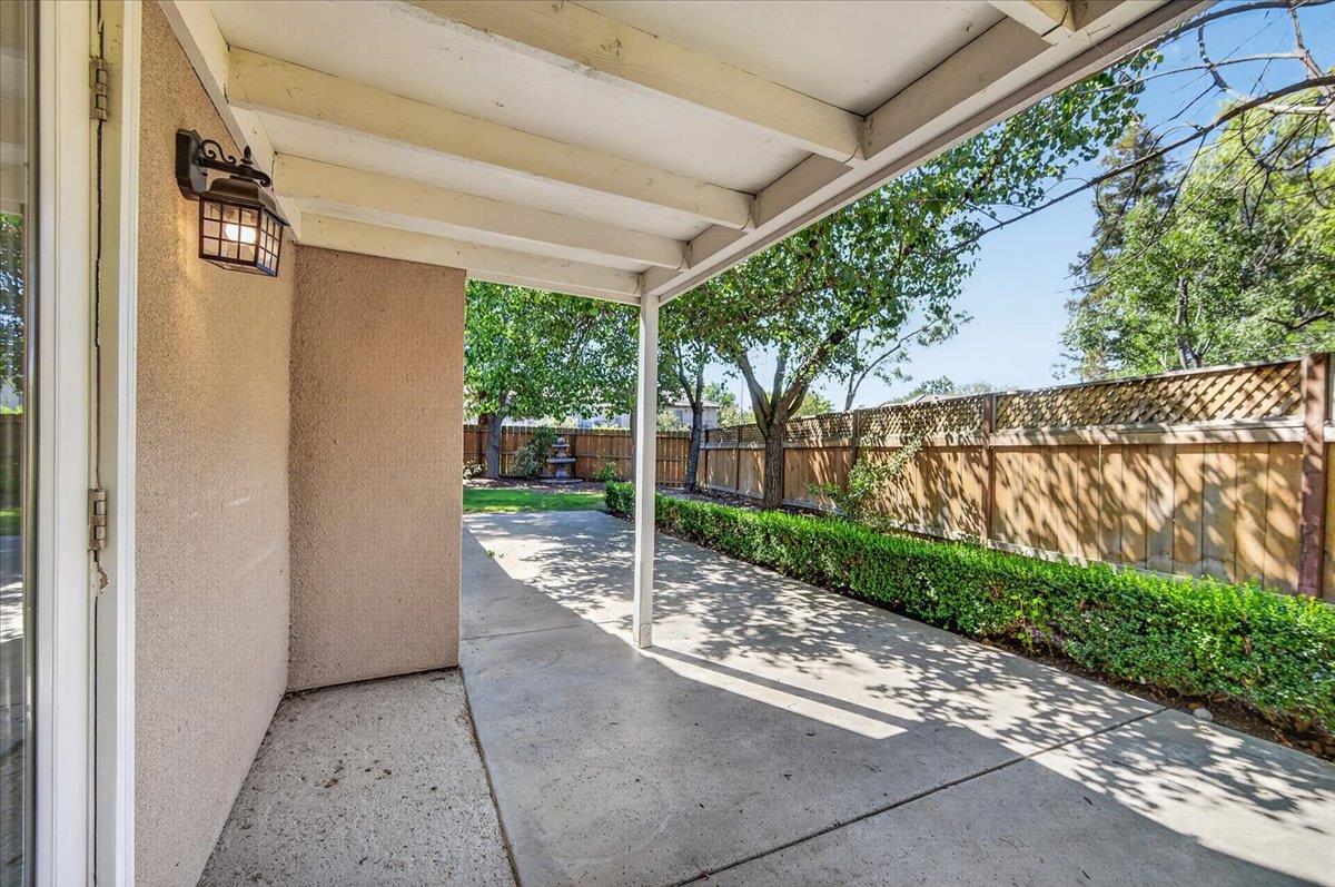 1327 E La France Dr, Fresno, CA 93720
