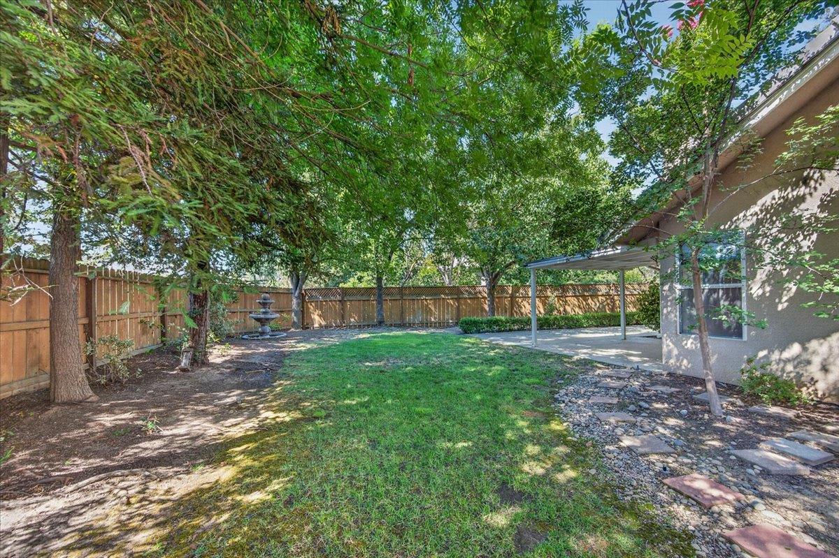 1327 E La France Dr, Fresno, CA 93720