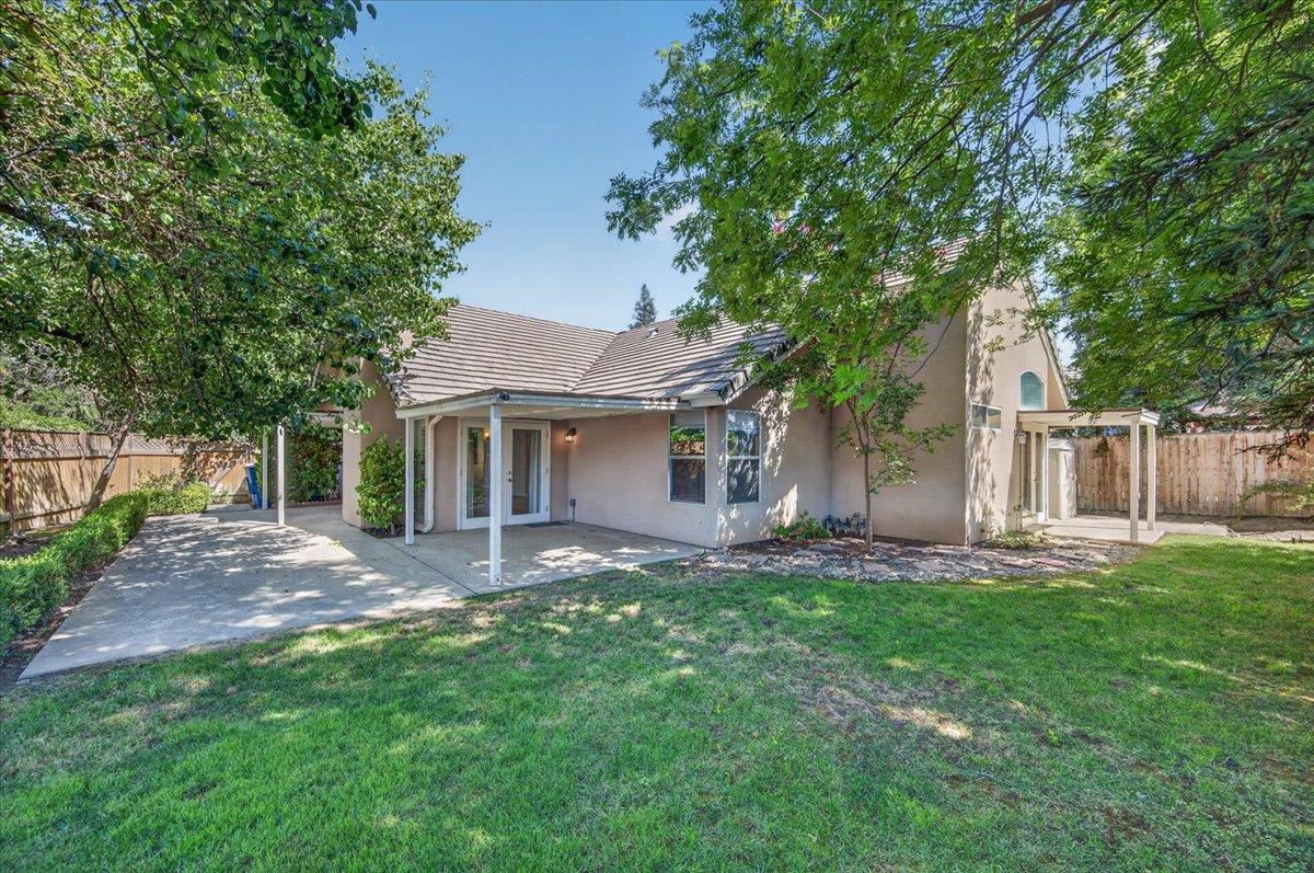 1327 E La France Dr, Fresno, CA 93720