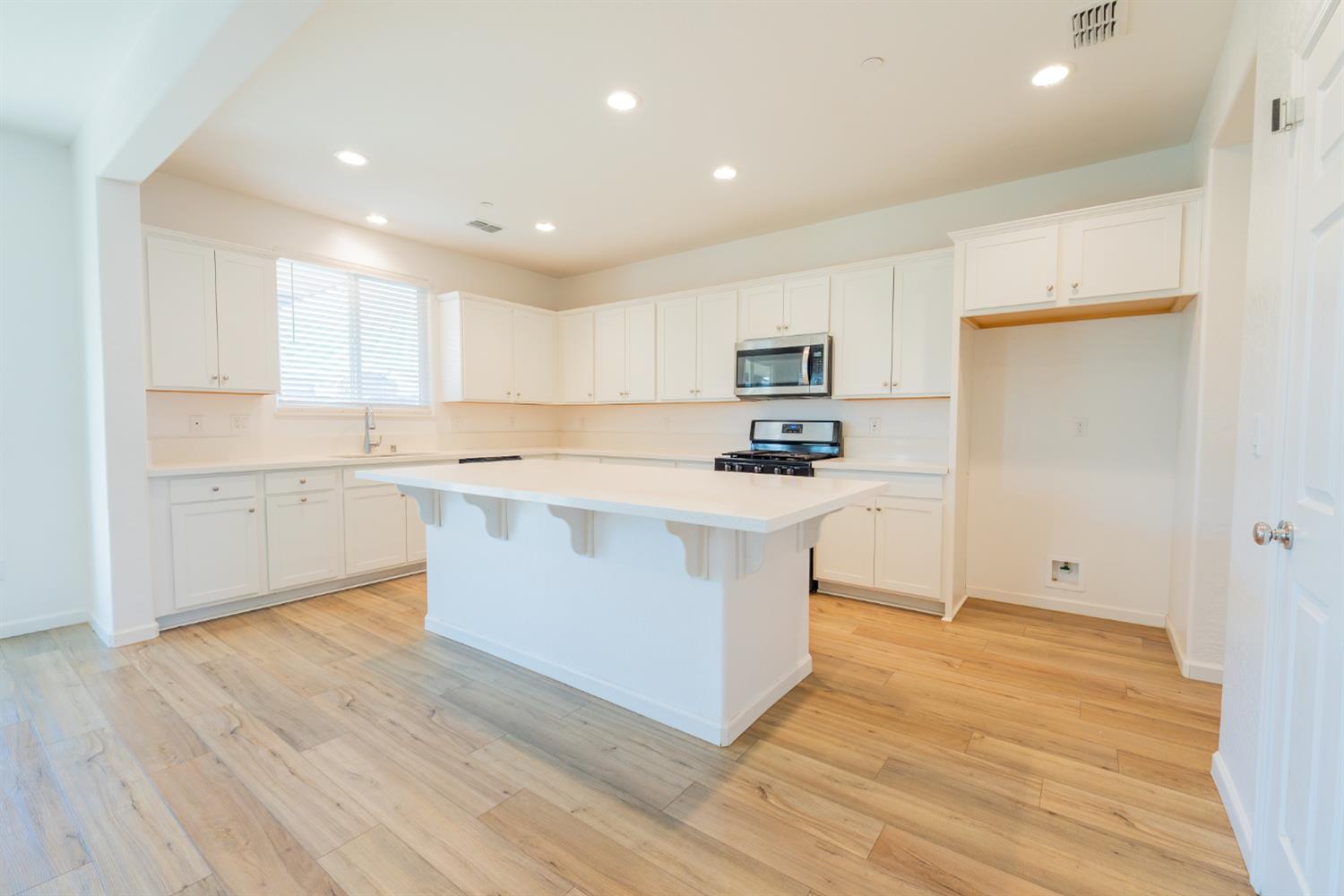 6632 E Cambridge Ave, Fresno, CA 93727