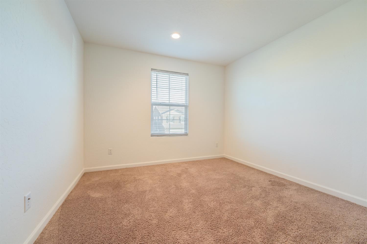 6632 E Cambridge Ave, Fresno, CA 93727