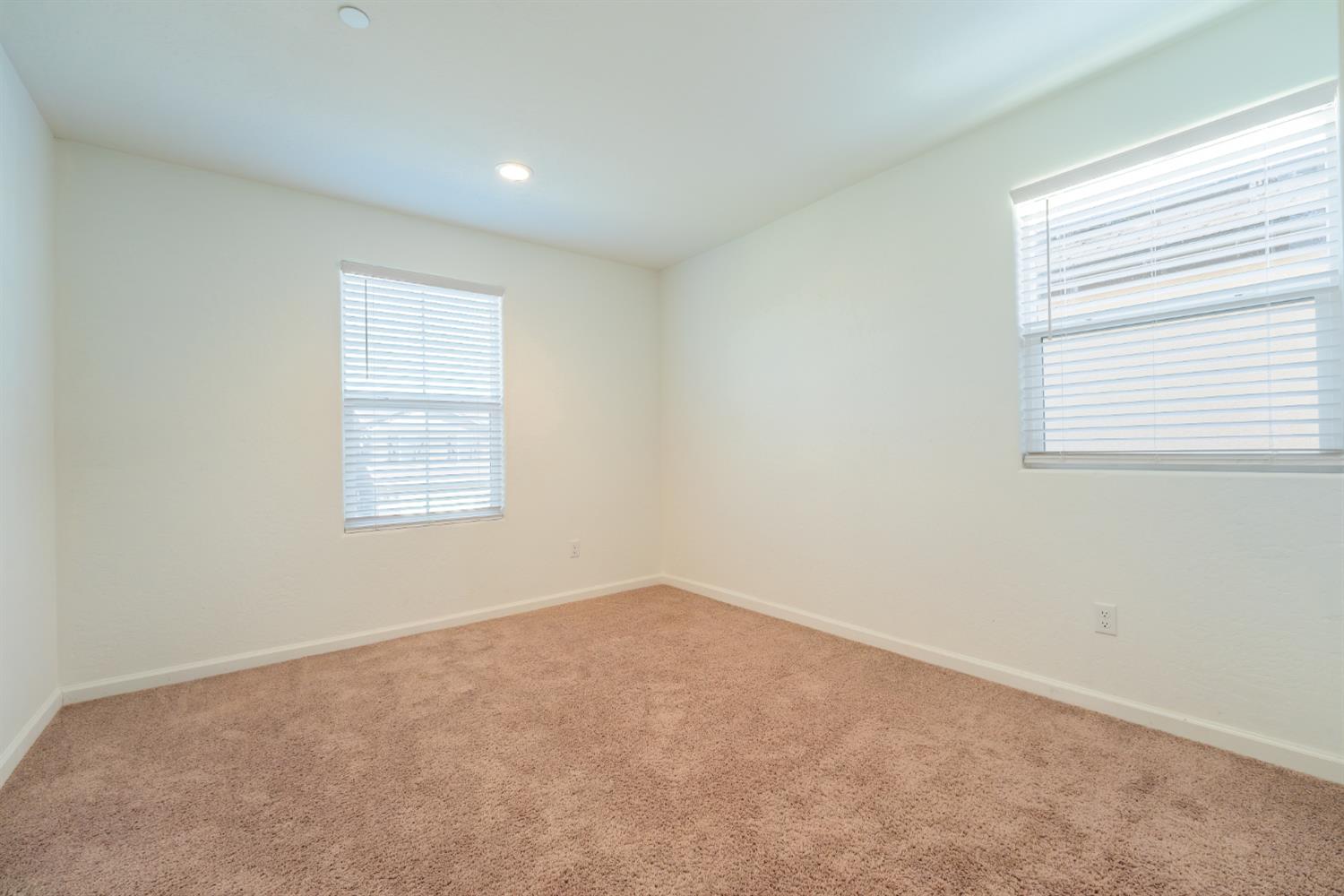 6632 E Cambridge Ave, Fresno, CA 93727
