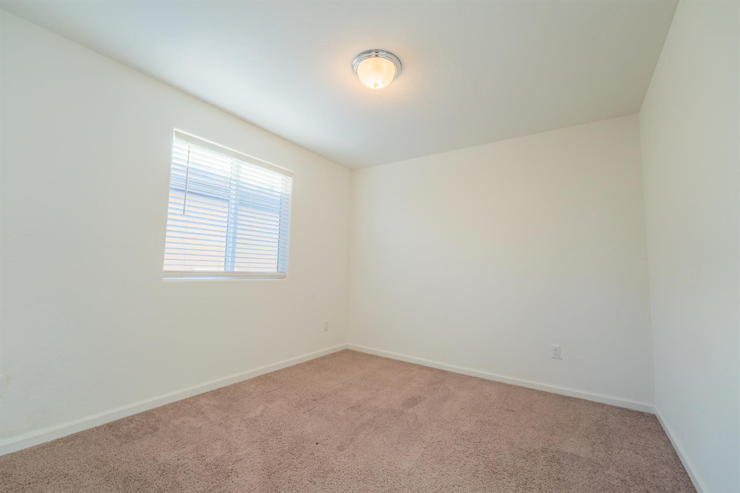 6632 E Cambridge Ave, Fresno, CA 93727