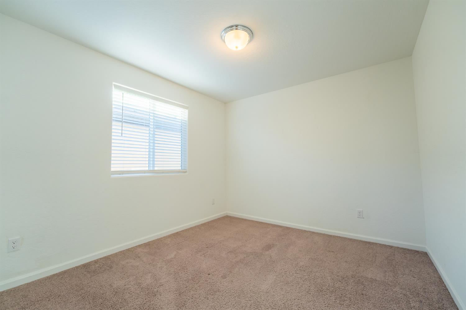 6632 E Cambridge Ave, Fresno, CA 93727