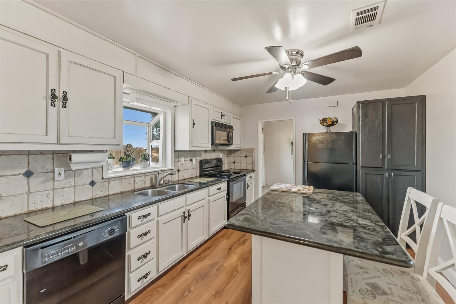4730 E Richert Ave, Fresno, CA 93726