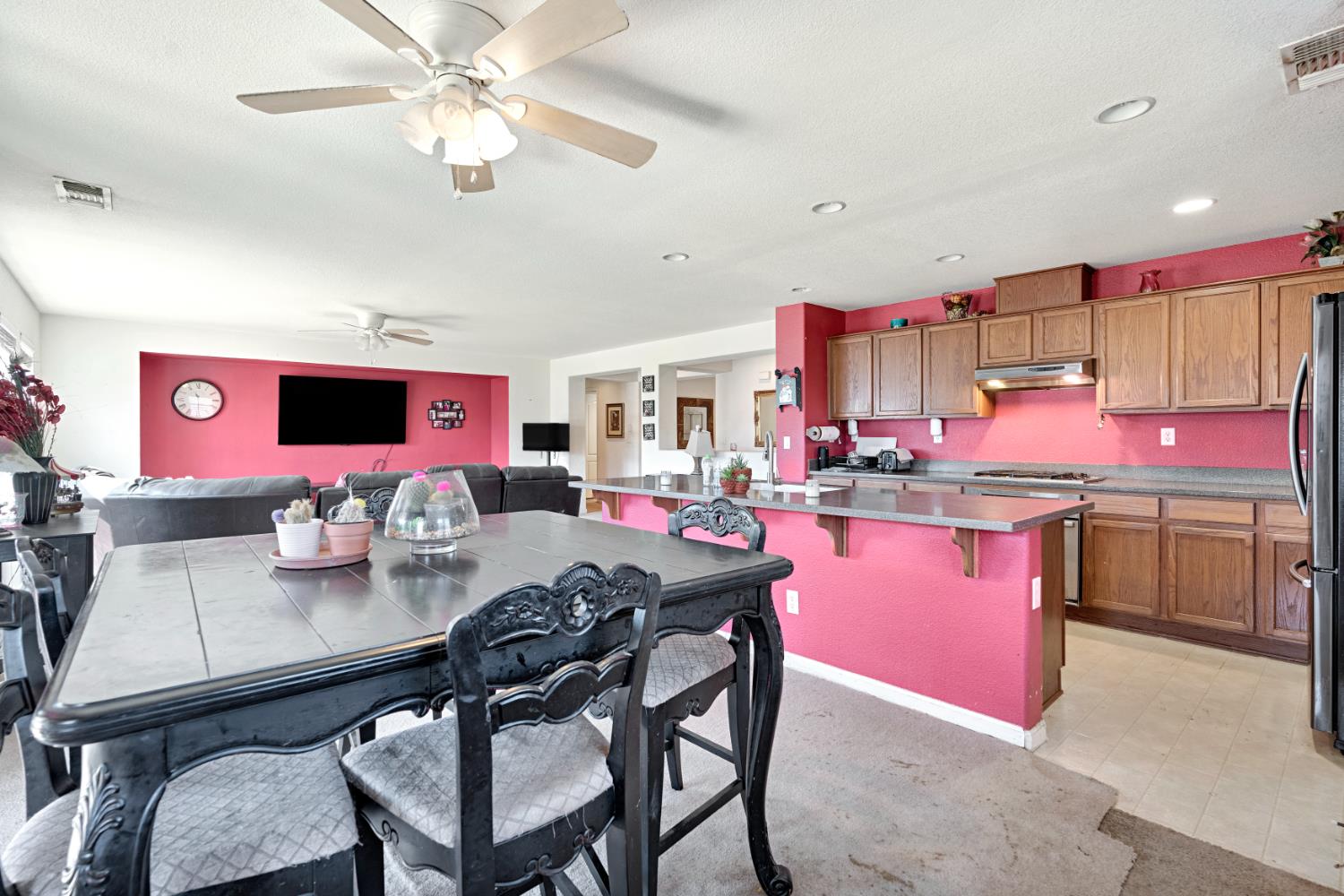2364 S Rachel Ave, Fresno, CA 93725