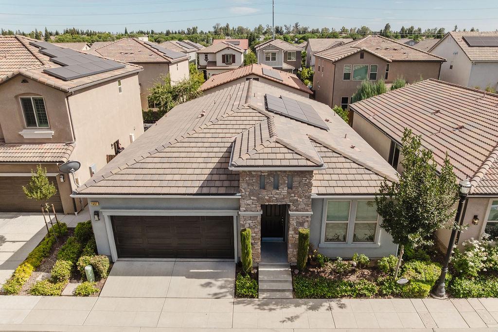 1407 E Via Azzurra Way, Fresno, CA 93730