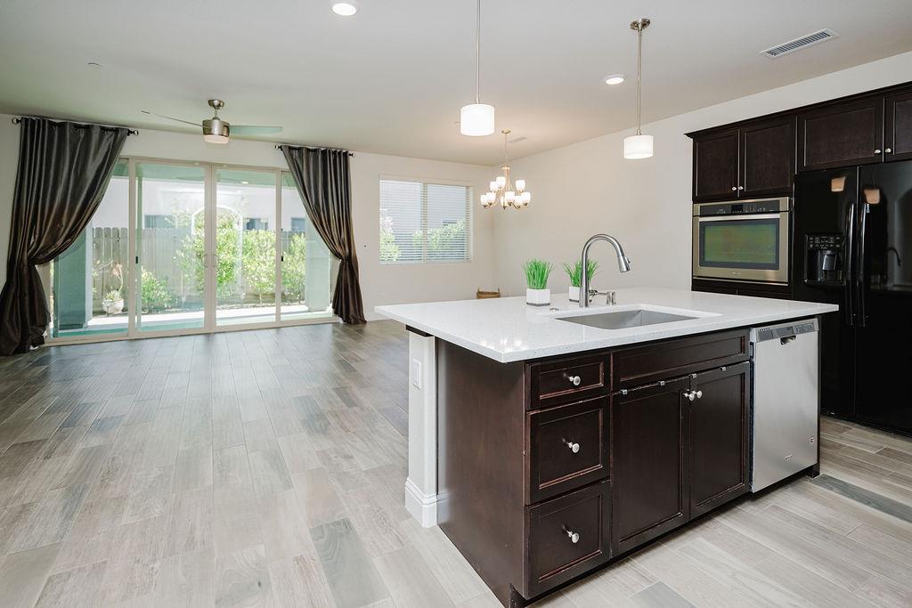 1407 E Via Azzurra Way, Fresno, CA 93730