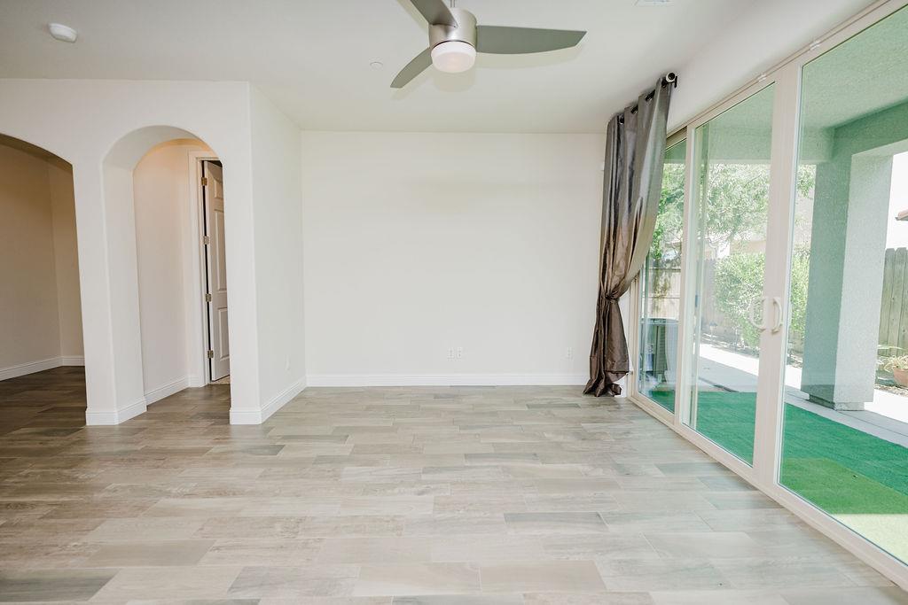 1407 E Via Azzurra Way, Fresno, CA 93730