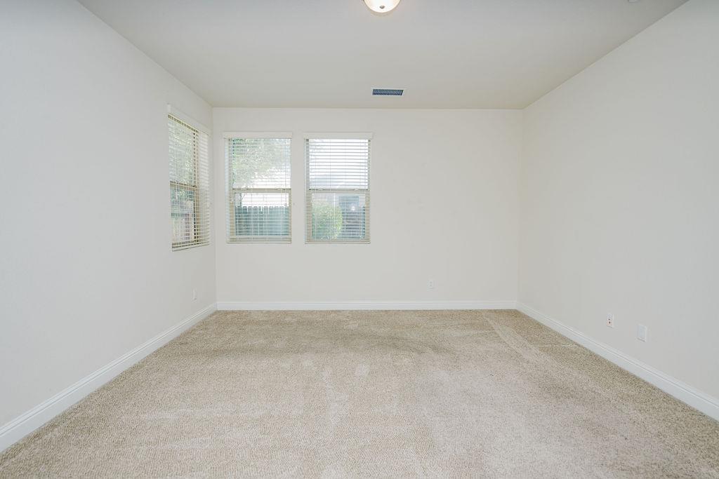 1407 E Via Azzurra Way, Fresno, CA 93730