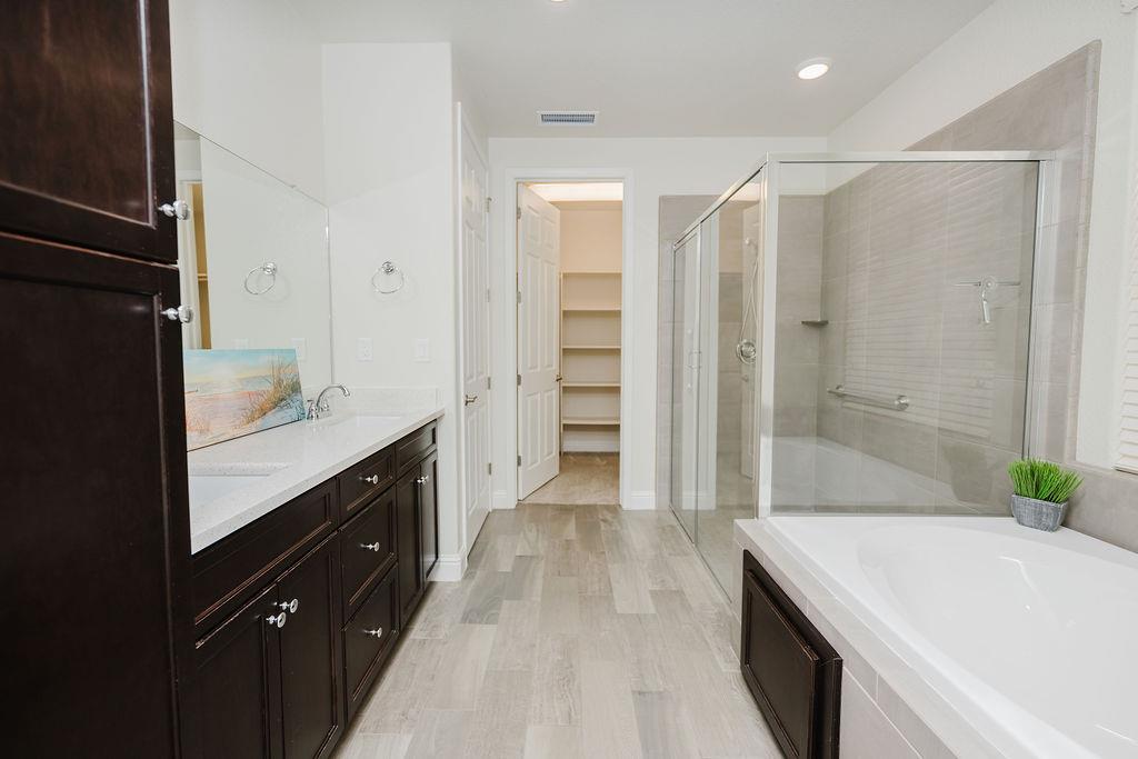 1407 E Via Azzurra Way, Fresno, CA 93730