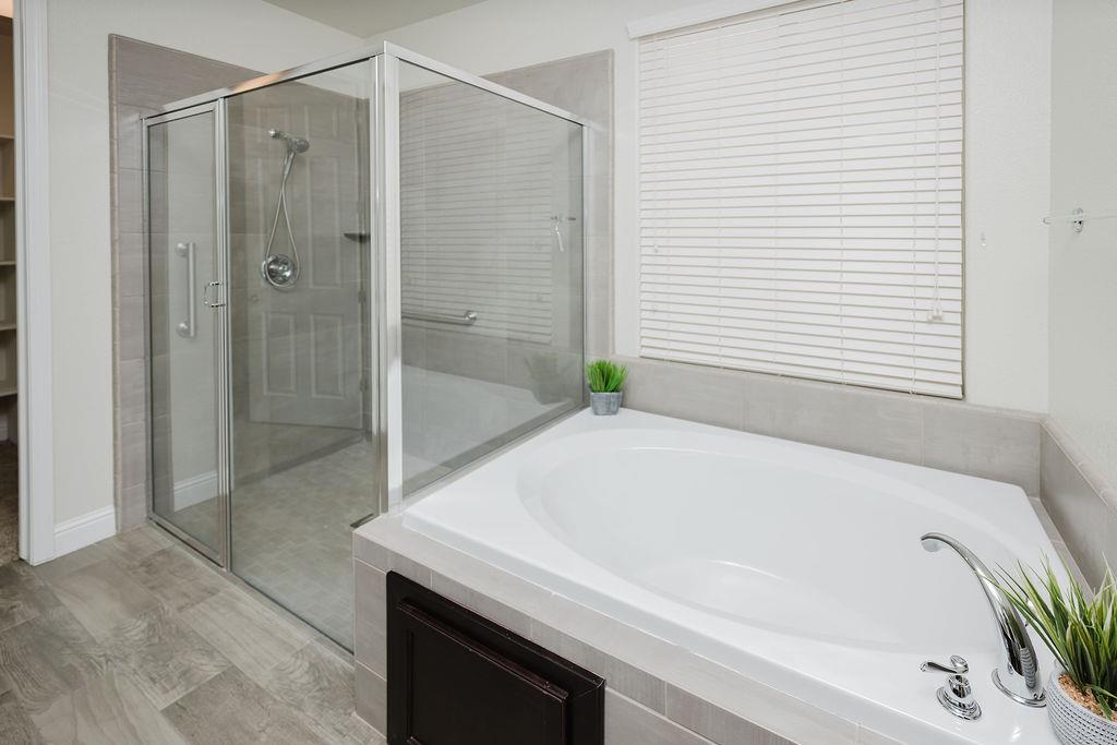 1407 E Via Azzurra Way, Fresno, CA 93730