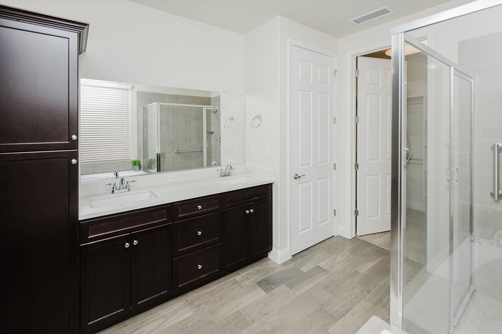 1407 E Via Azzurra Way, Fresno, CA 93730