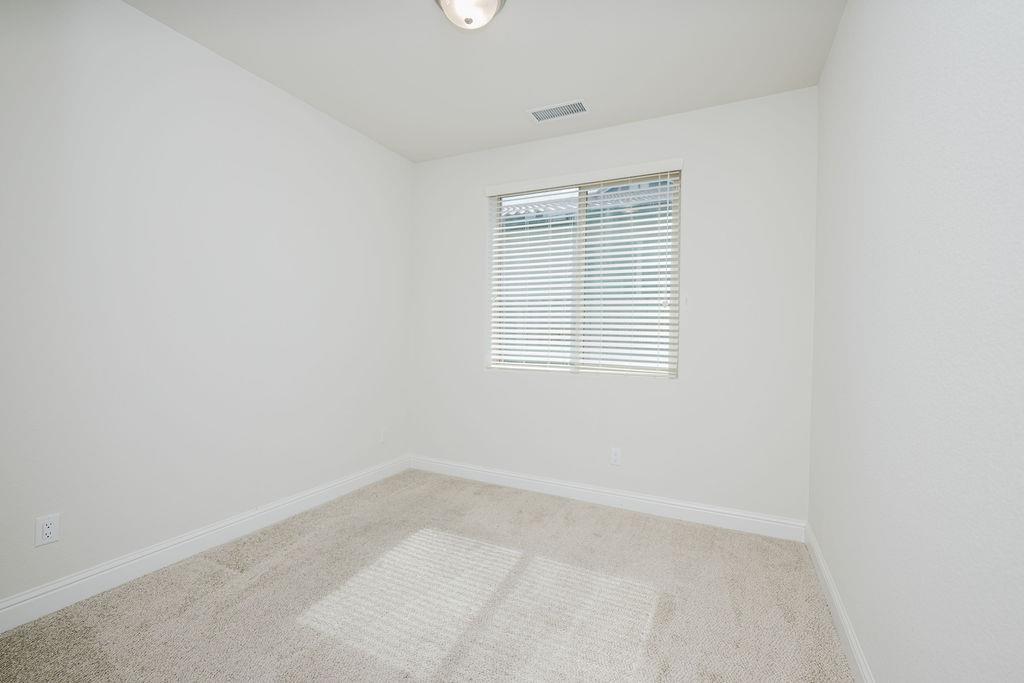 1407 E Via Azzurra Way, Fresno, CA 93730