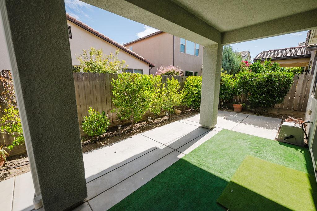 1407 E Via Azzurra Way, Fresno, CA 93730