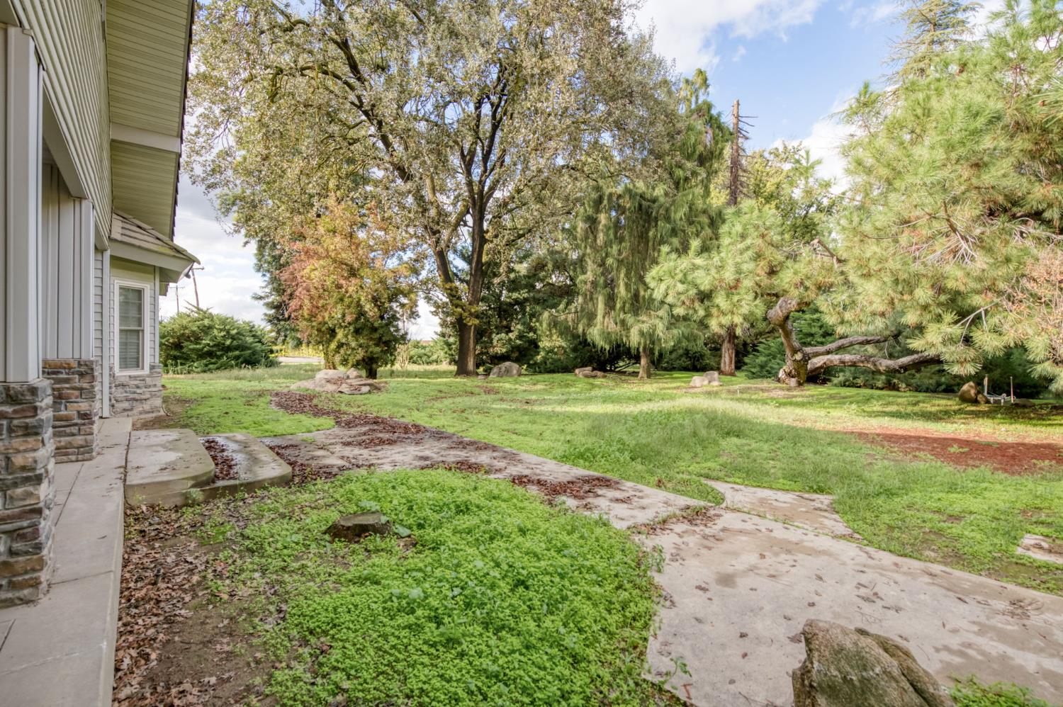 10477 S Henderson Rd, Fresno, CA 93706