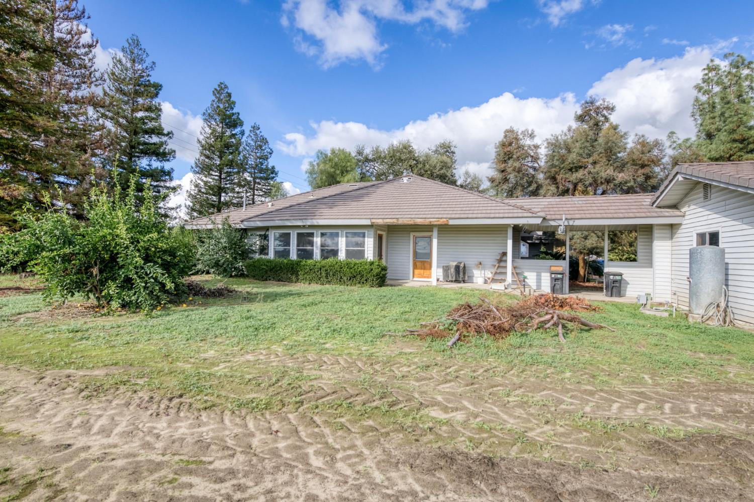 10477 S Henderson Rd, Fresno, CA 93706