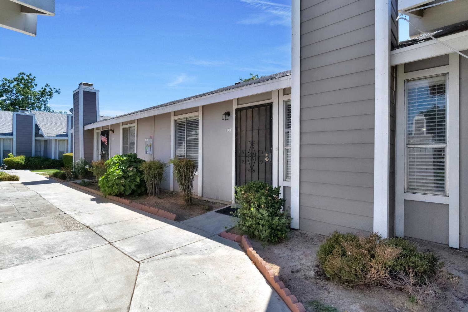 1027 W Dakota Ave #108, Fresno, CA 93705