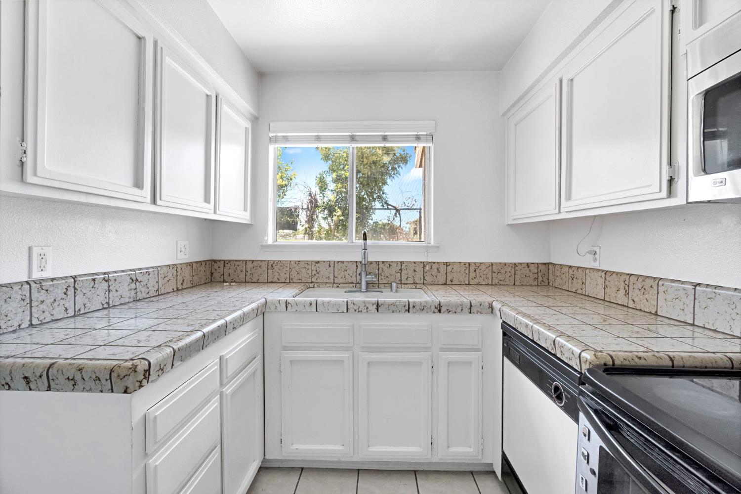 1027 W Dakota Ave #108, Fresno, CA 93705