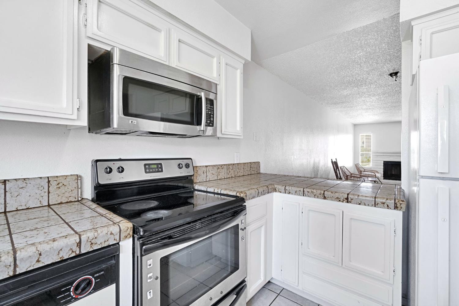 1027 W Dakota Ave #108, Fresno, CA 93705