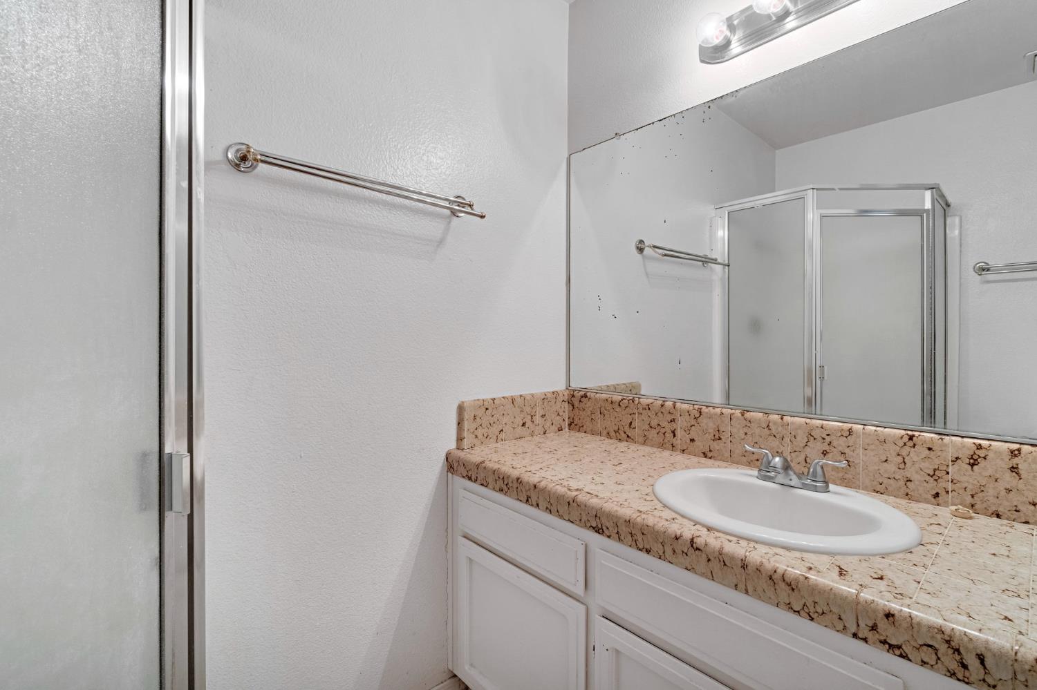 1027 W Dakota Ave #108, Fresno, CA 93705
