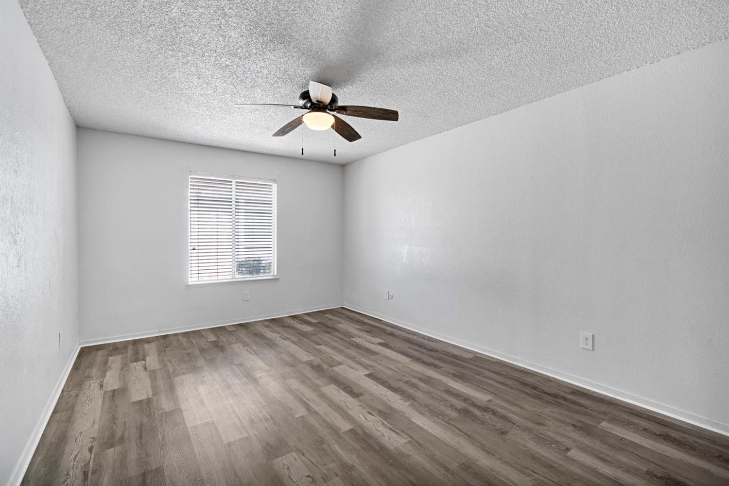 1027 W Dakota Ave #108, Fresno, CA 93705