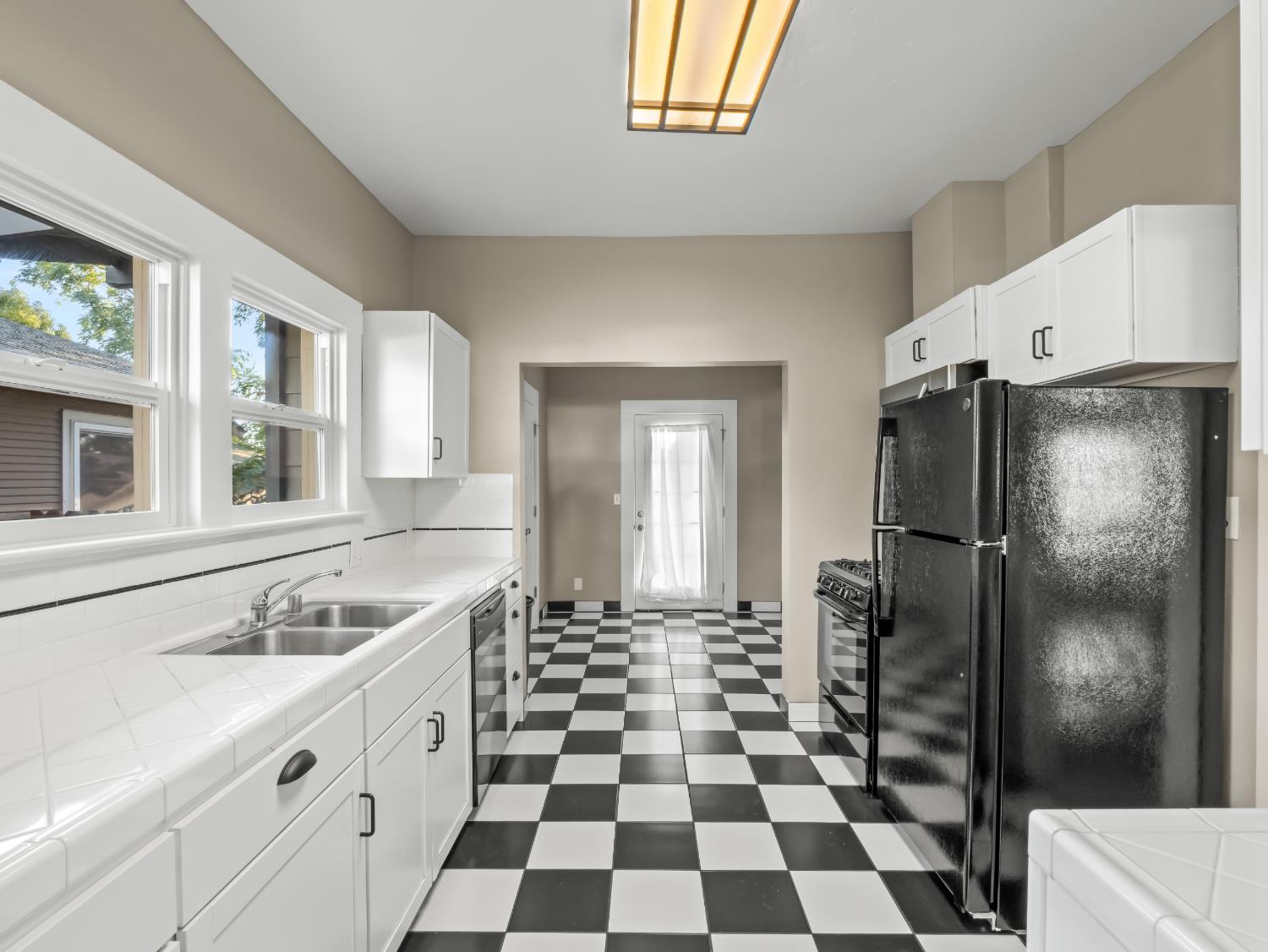 801 N Safford Ave, Fresno, CA 93728