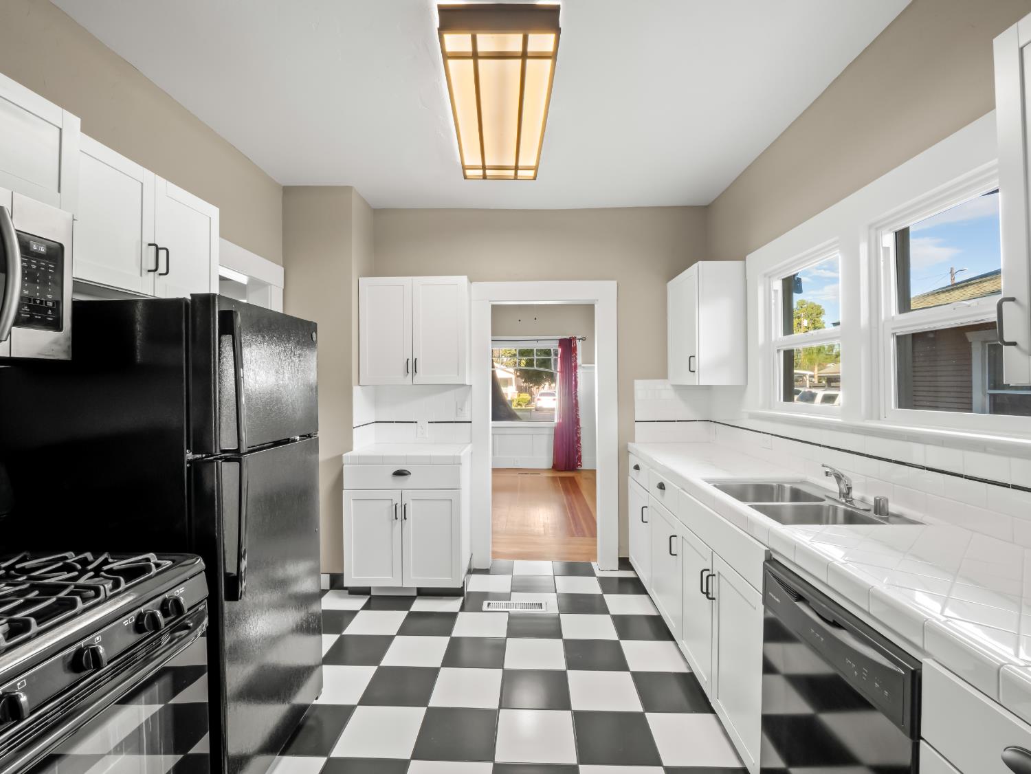 801 N Safford Ave, Fresno, CA 93728