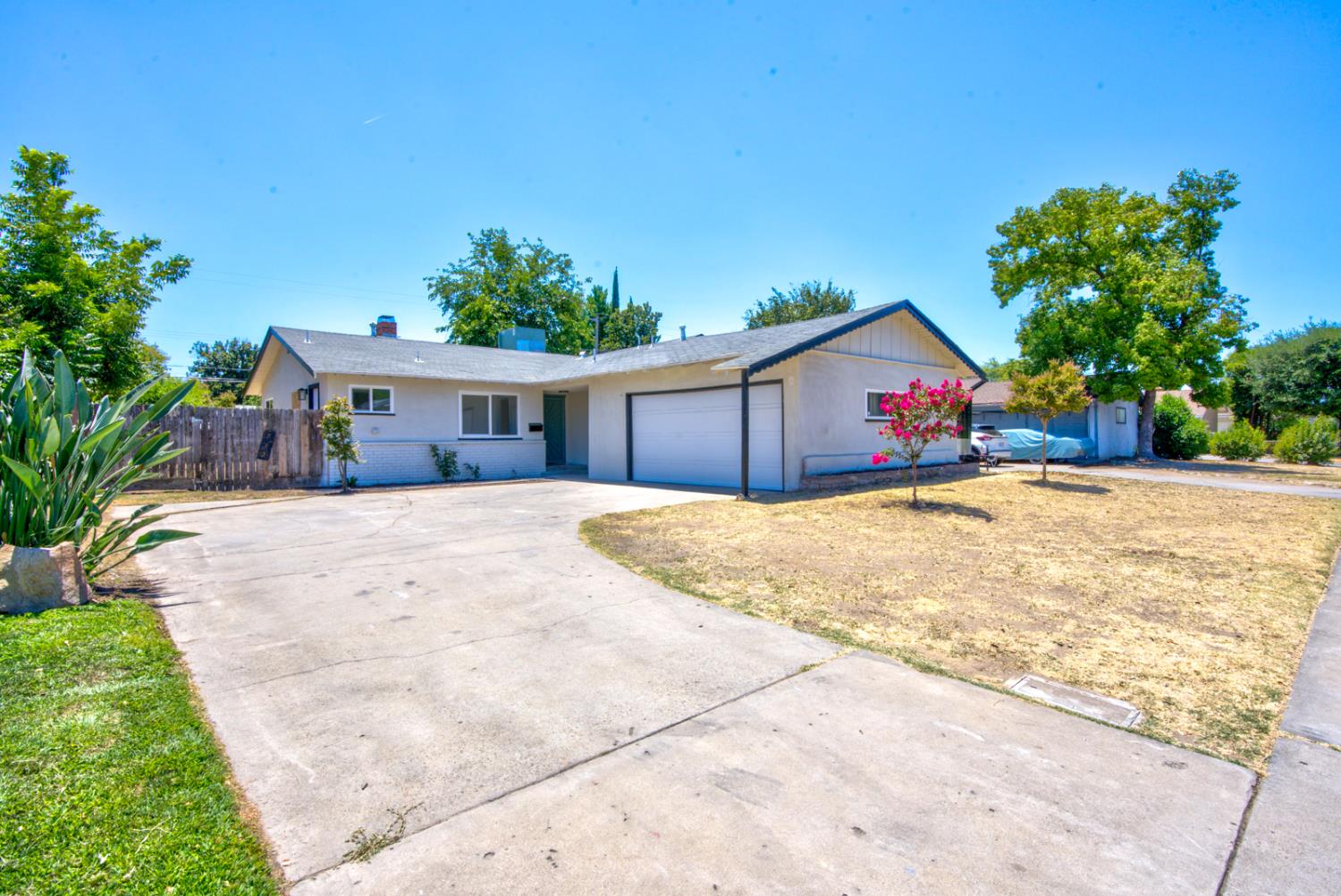 2808 E Dakota Ave, Fresno, CA 93726