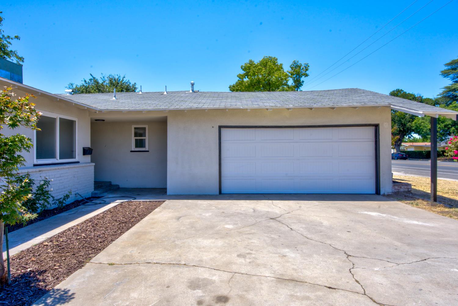 2808 E Dakota Ave, Fresno, CA 93726