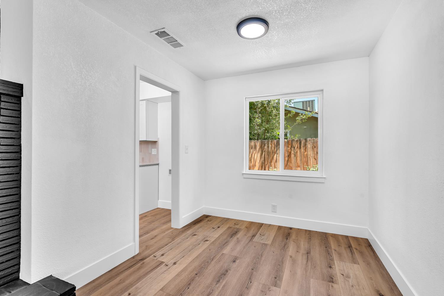 2808 E Dakota Ave, Fresno, CA 93726