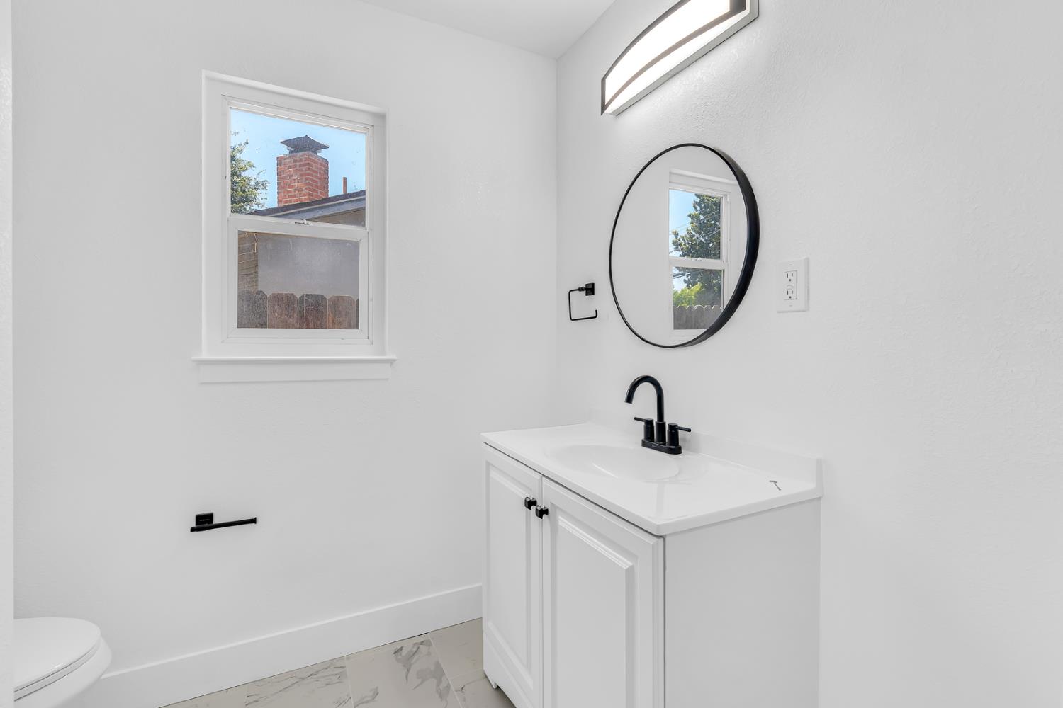 2808 E Dakota Ave, Fresno, CA 93726