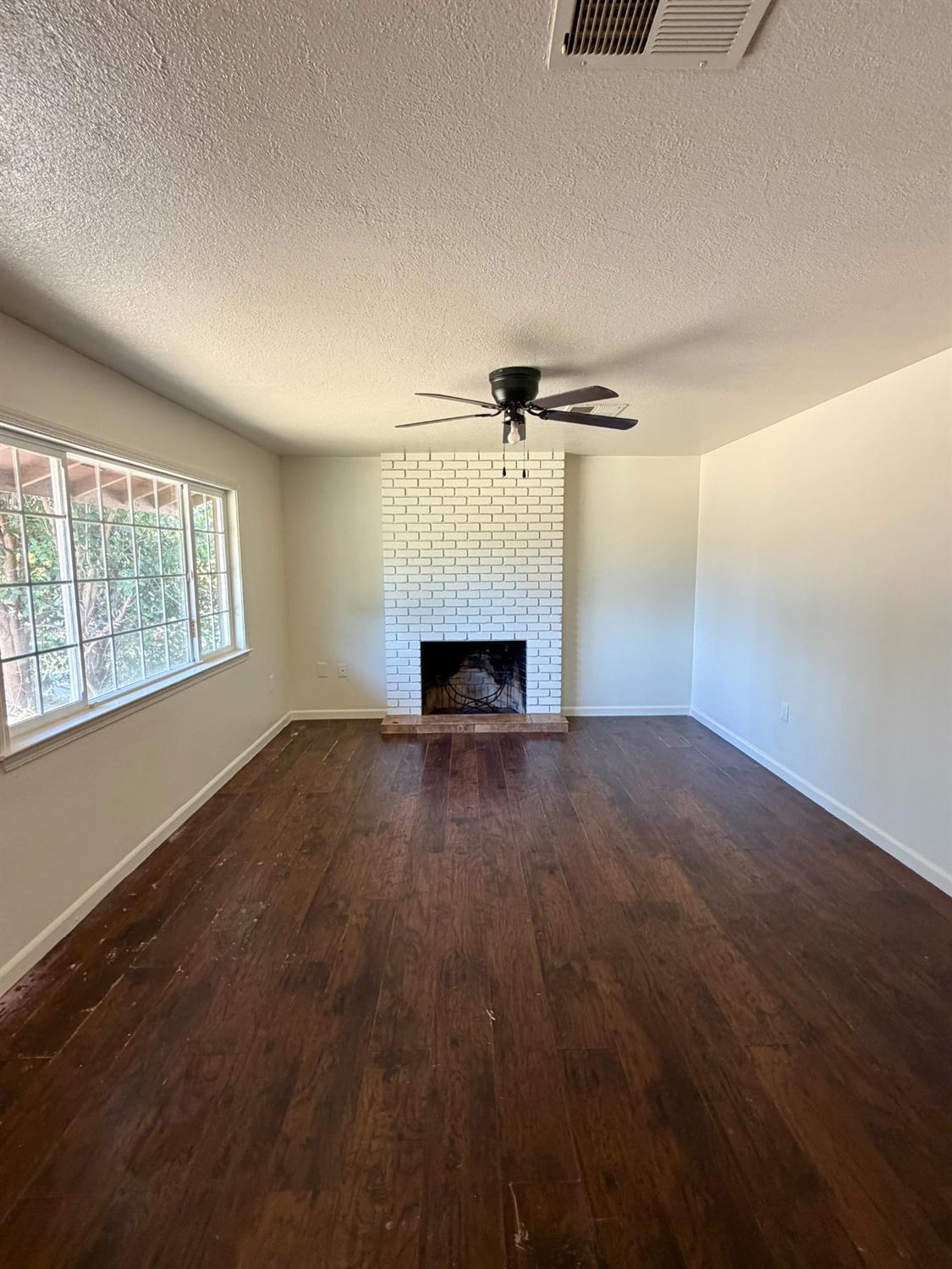 1225 E Sussex Way, Fresno, CA 93704