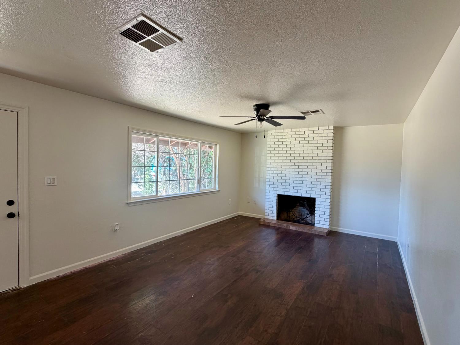 1225 E Sussex Way, Fresno, CA 93704