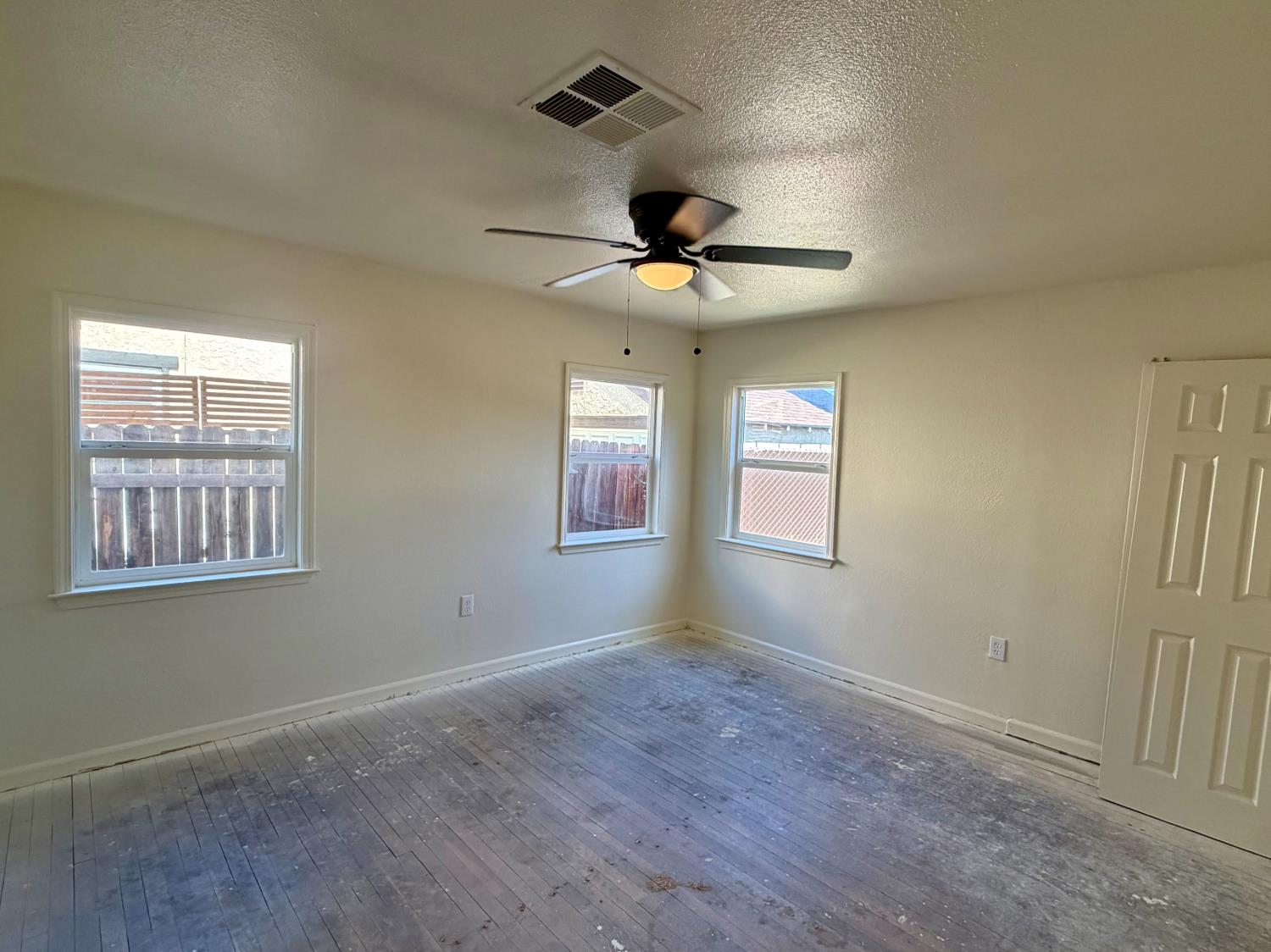 1225 E Sussex Way, Fresno, CA 93704