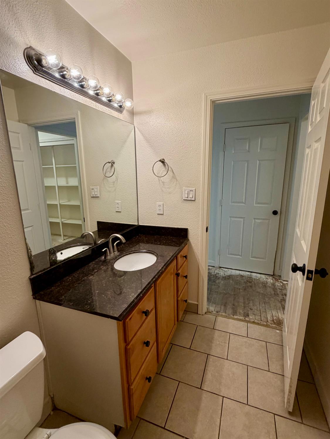 1225 E Sussex Way, Fresno, CA 93704