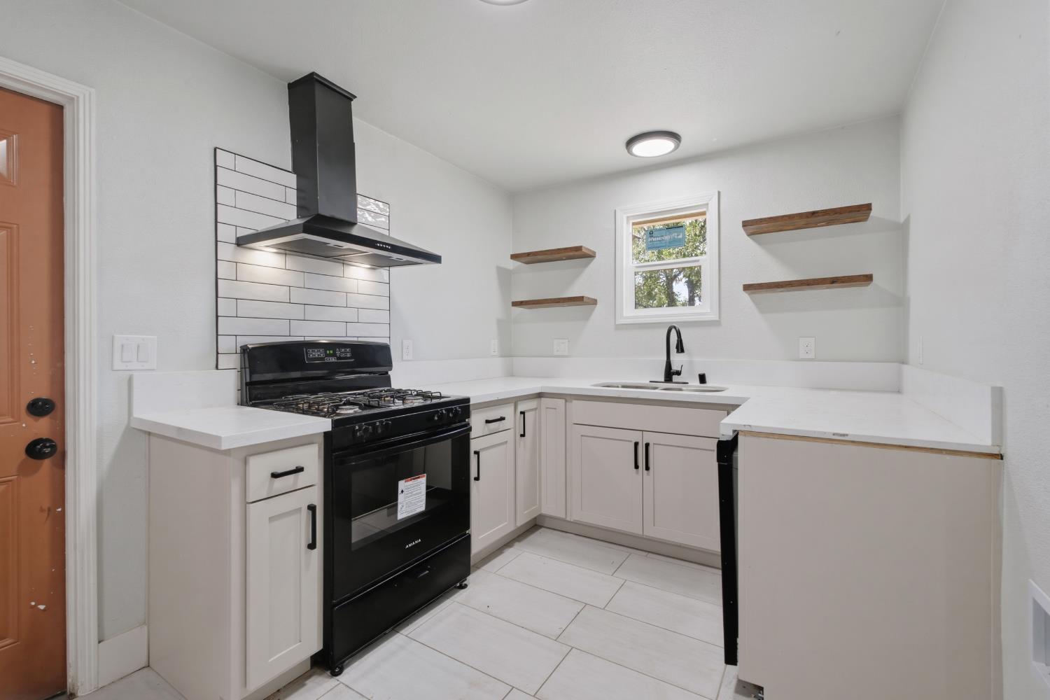 2452 S Holloway Ave, Fresno, CA 93725