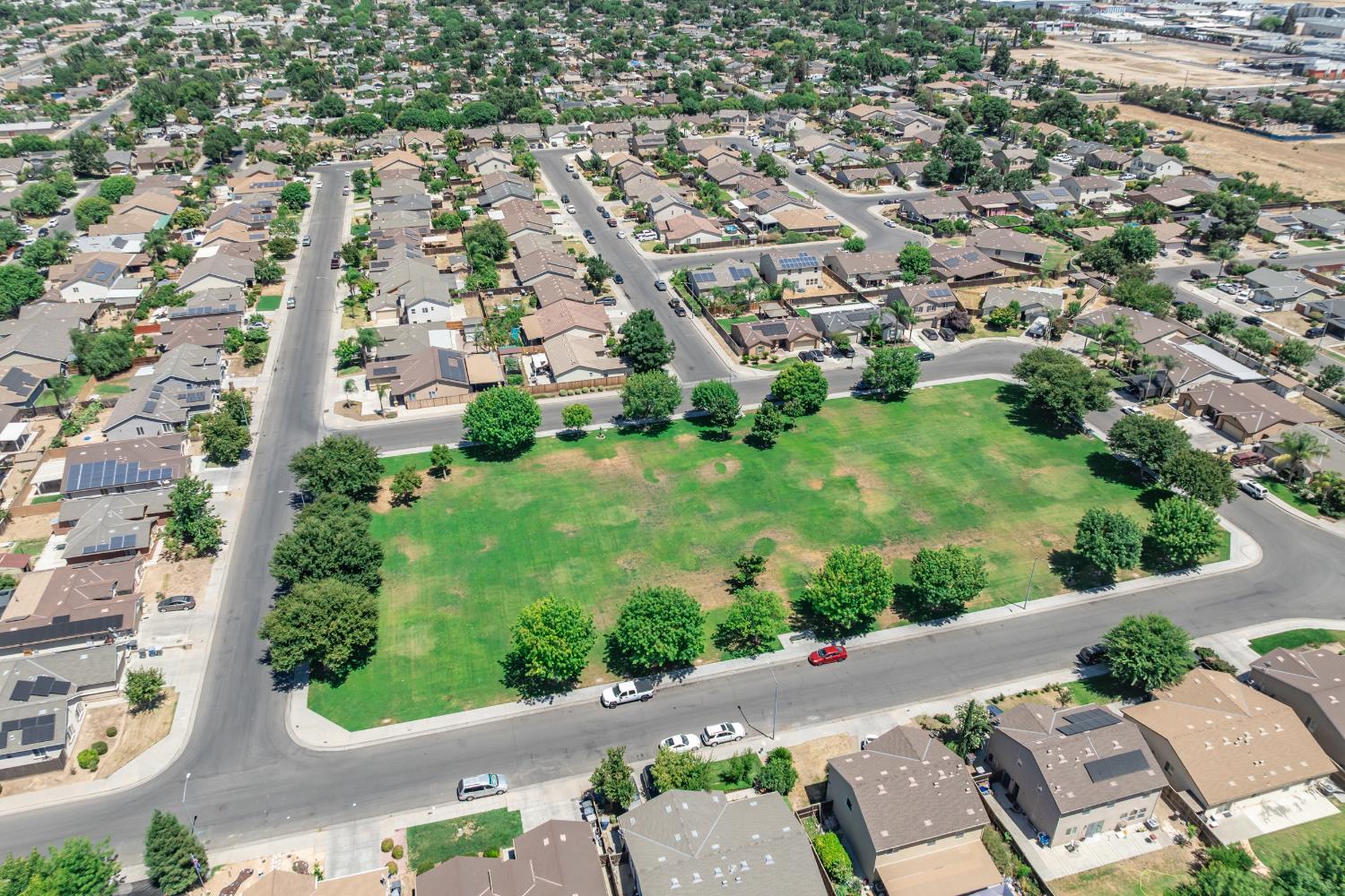 2452 S Holloway Ave, Fresno, CA 93725