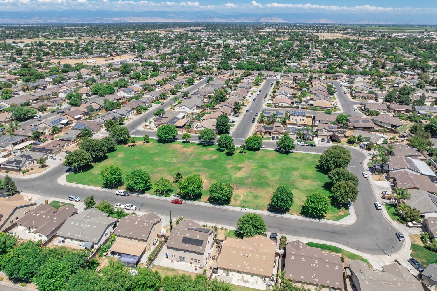 2452 S Holloway Ave, Fresno, CA 93725